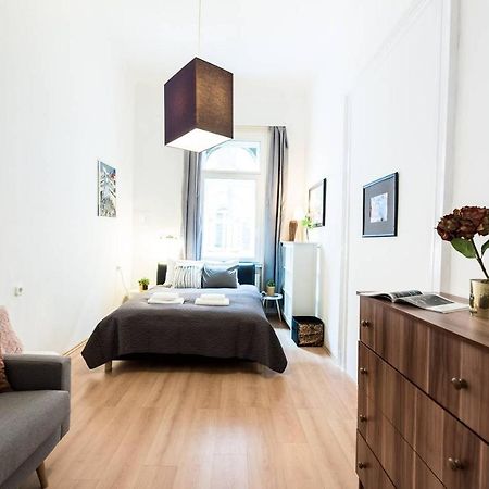 Cosy And Central Apartment With 4 Bedrooms And A/C Budapeste Exterior foto